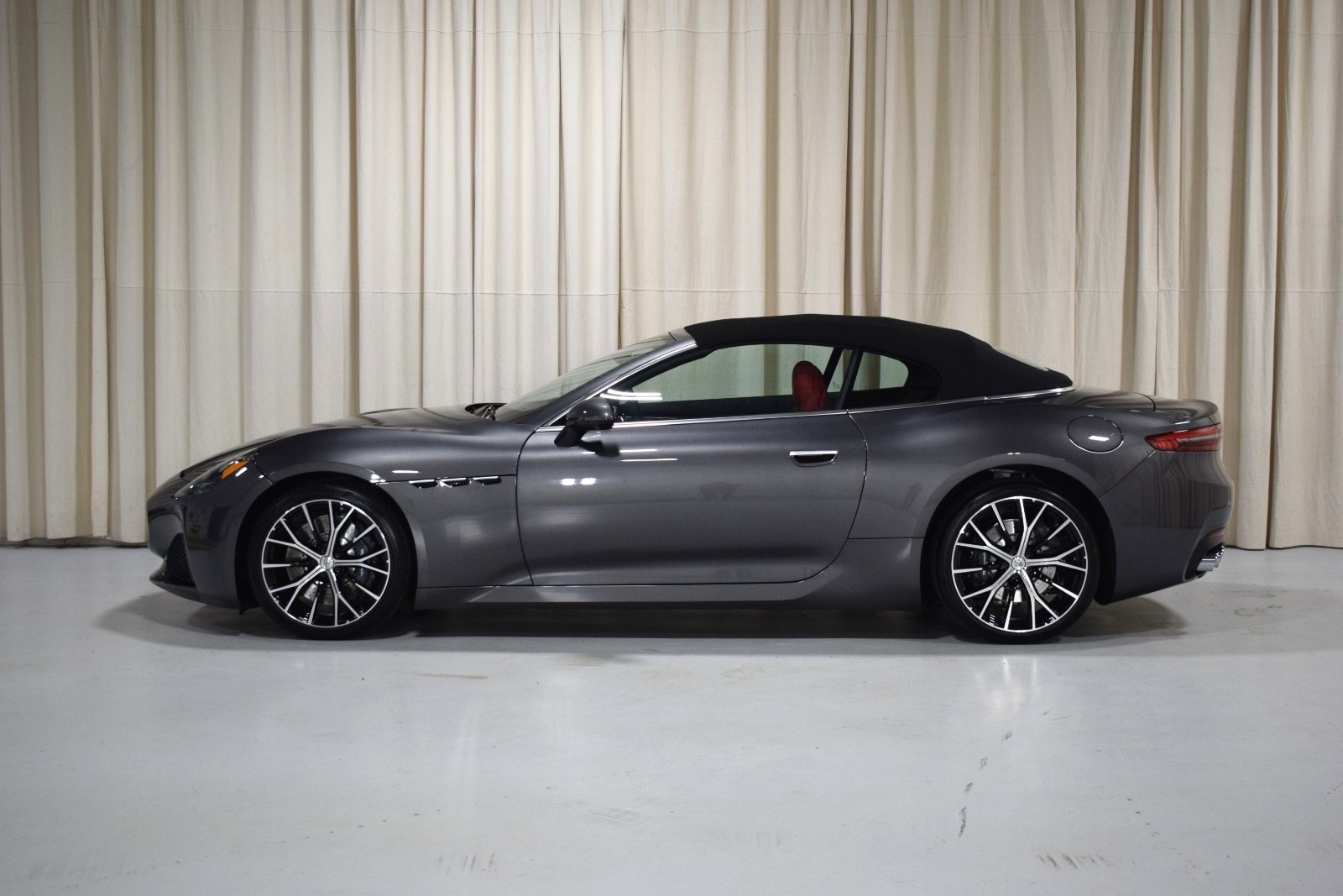 Thumbnail: 2026 Maserati GranCabrio - 6