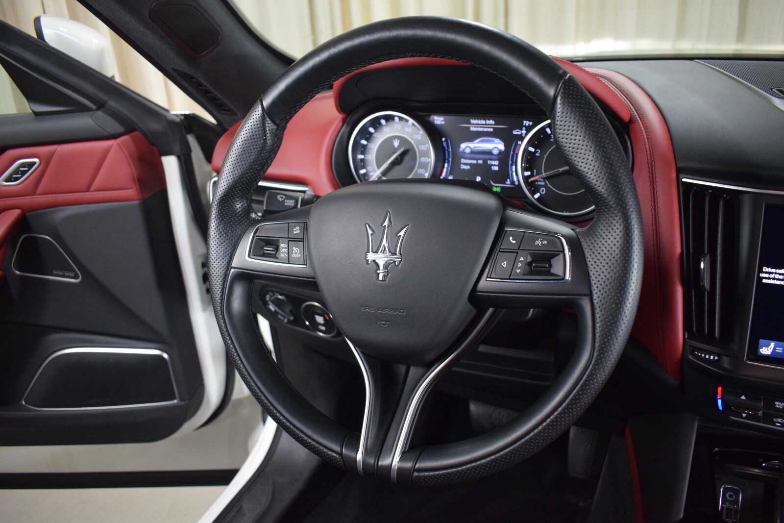 Thumbnail: 2022 Maserati Levante - 25