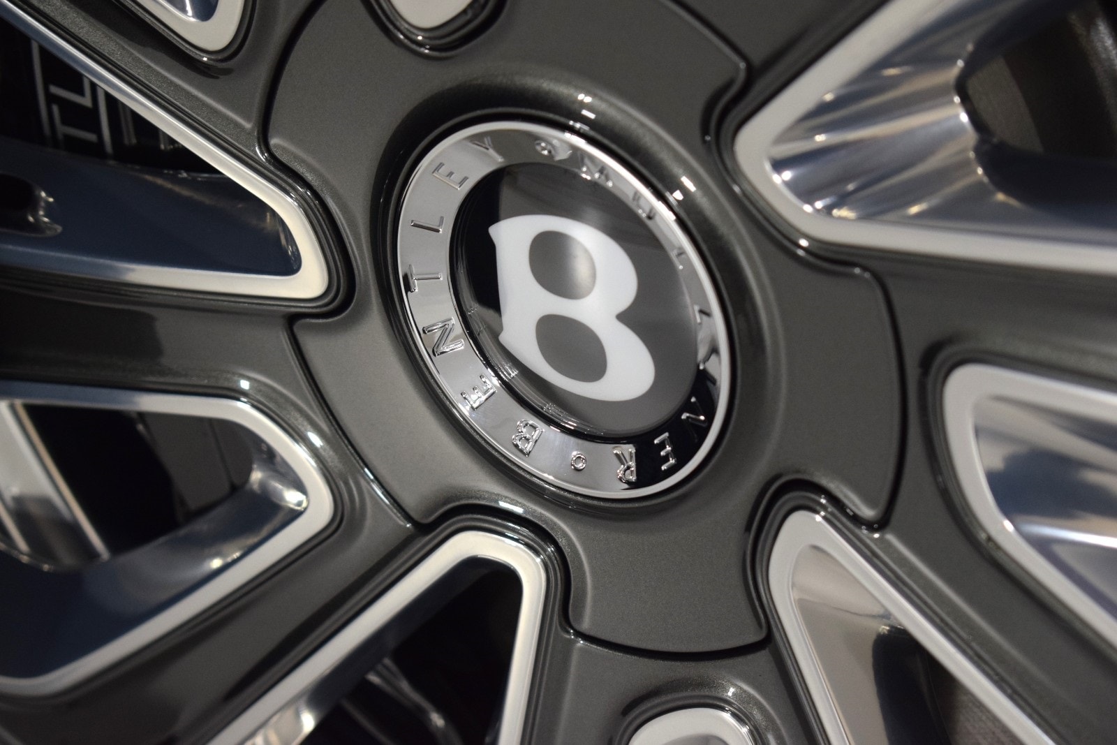 Thumbnail: 2025 Bentley Flying Spur - 15