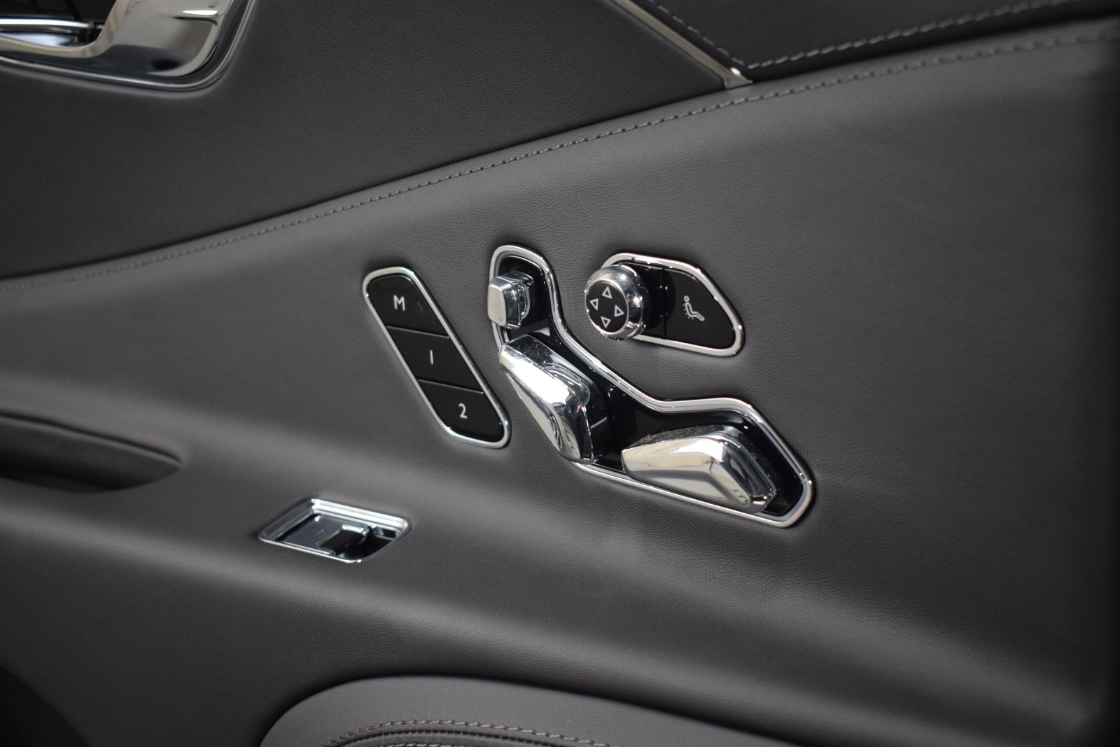 Thumbnail: 2023 Bentley Flying Spur - 23