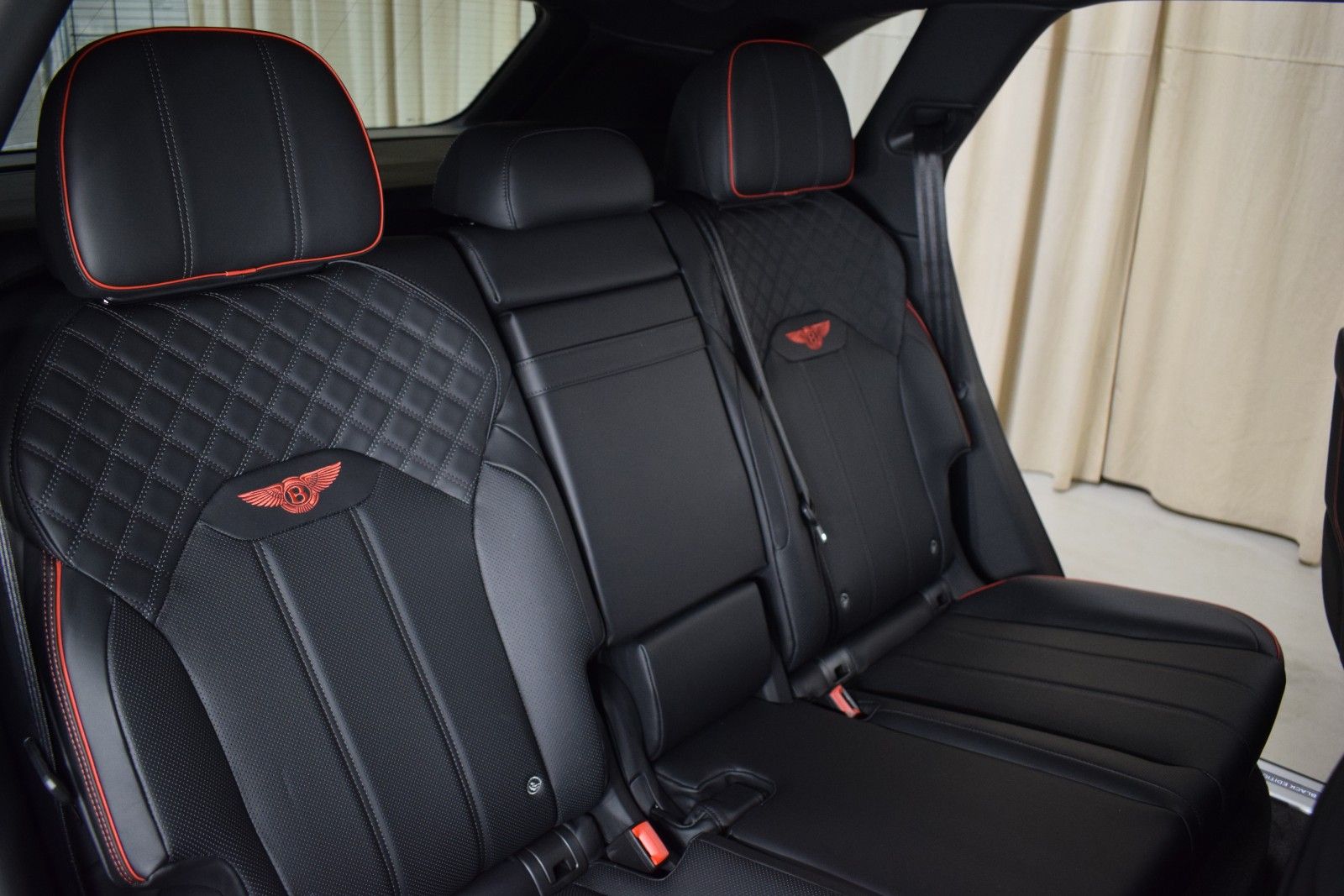 Thumbnail: 2025 Bentley Bentayga - 20