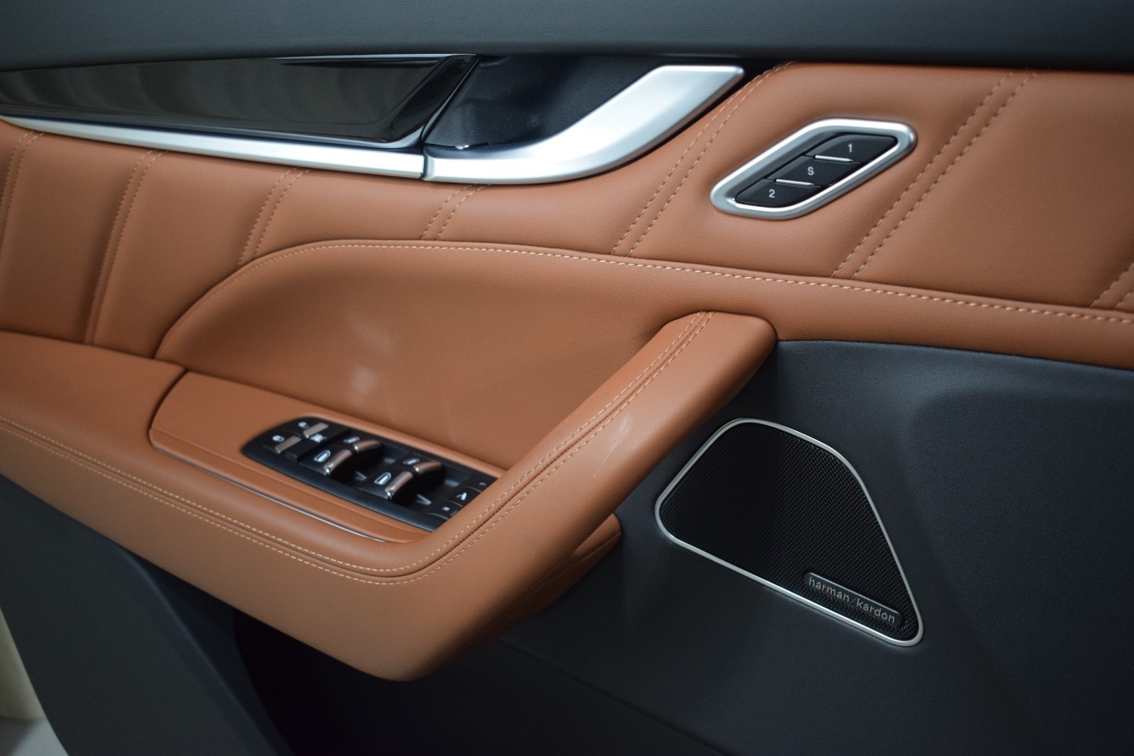 Thumbnail: 2022 Maserati Levante - 40