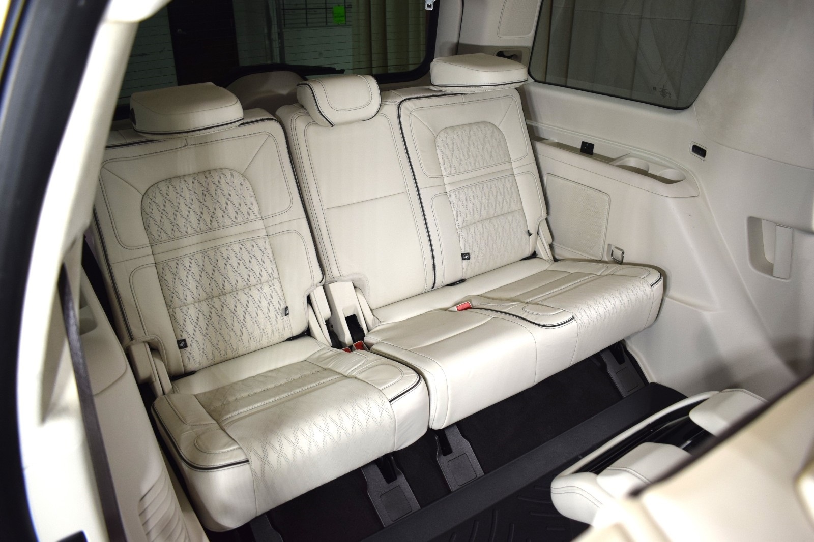 Thumbnail: 2023 Lincoln Navigator - 18