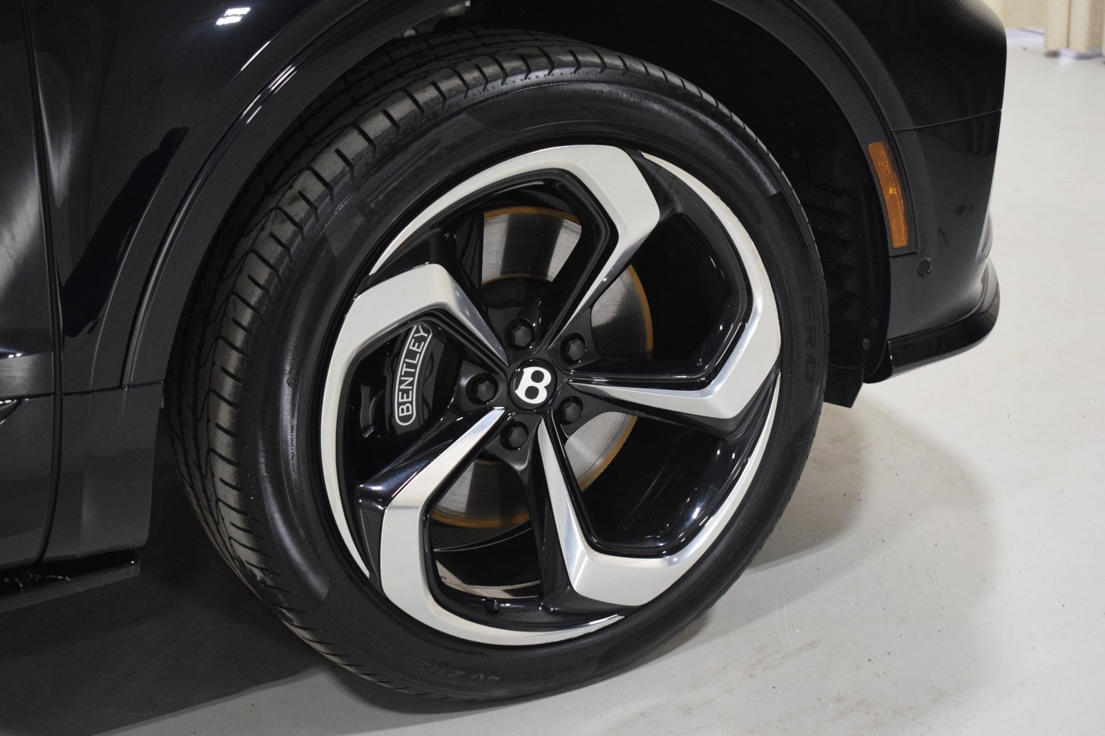 Thumbnail: 2022 Bentley Bentayga - 7