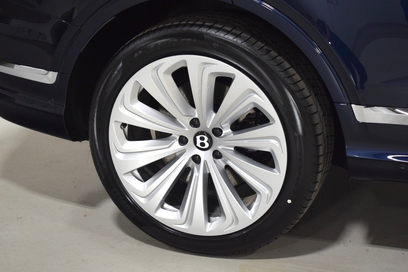 Thumbnail: 2026 Bentley Bentayga - 6