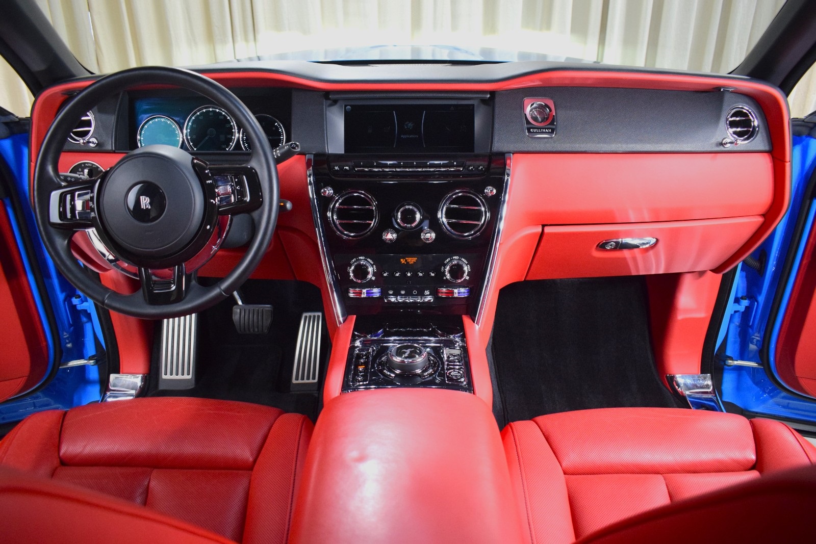 Thumbnail: 2022 Rolls-Royce Cullinan - 4