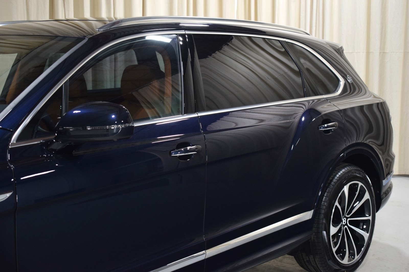 Thumbnail: 2025 Bentley Bentayga - 8