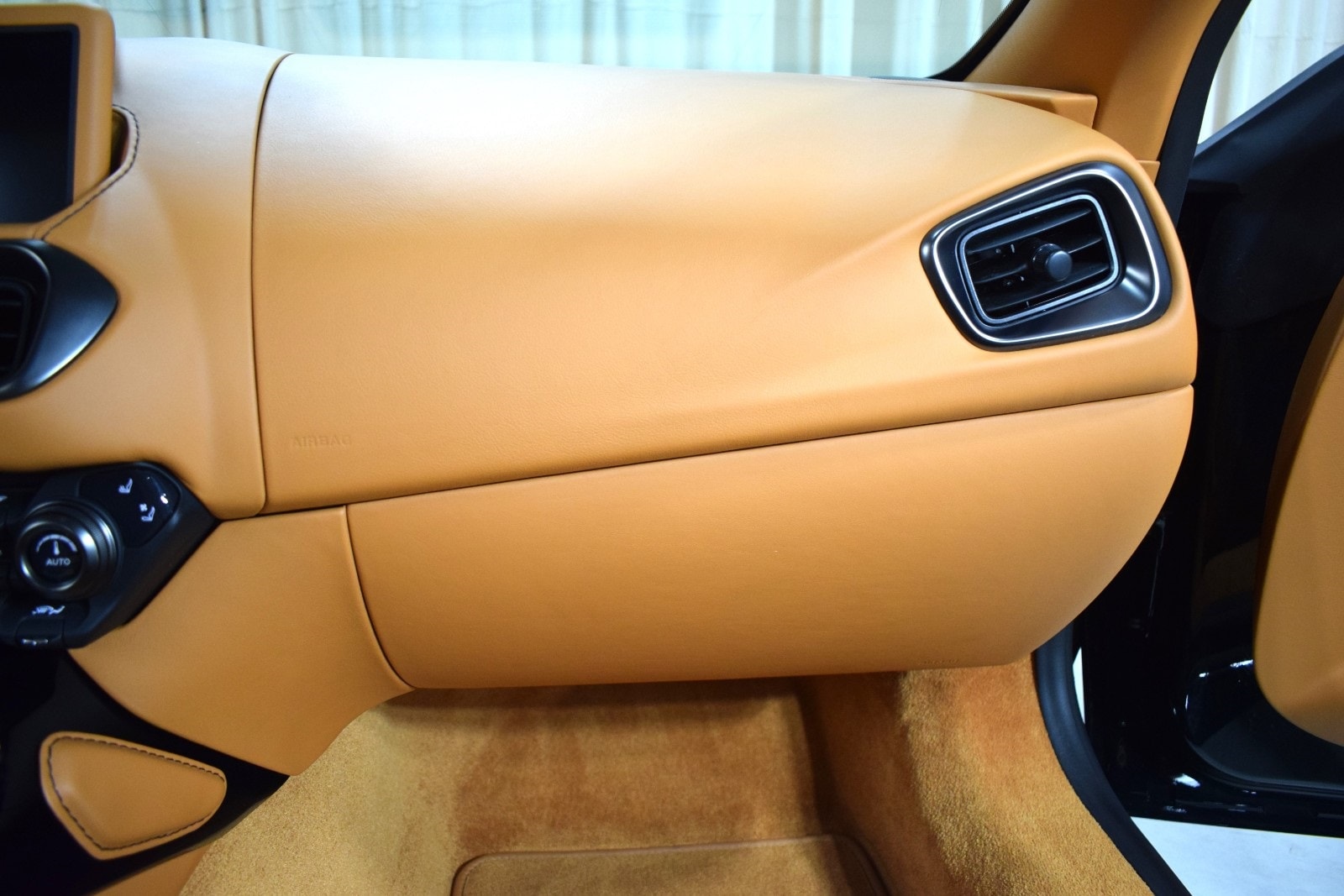 2021 Aston Martin Vantage  21