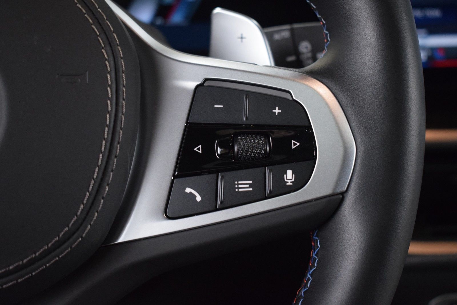 Thumbnail: 2026 BMW X7 - 30