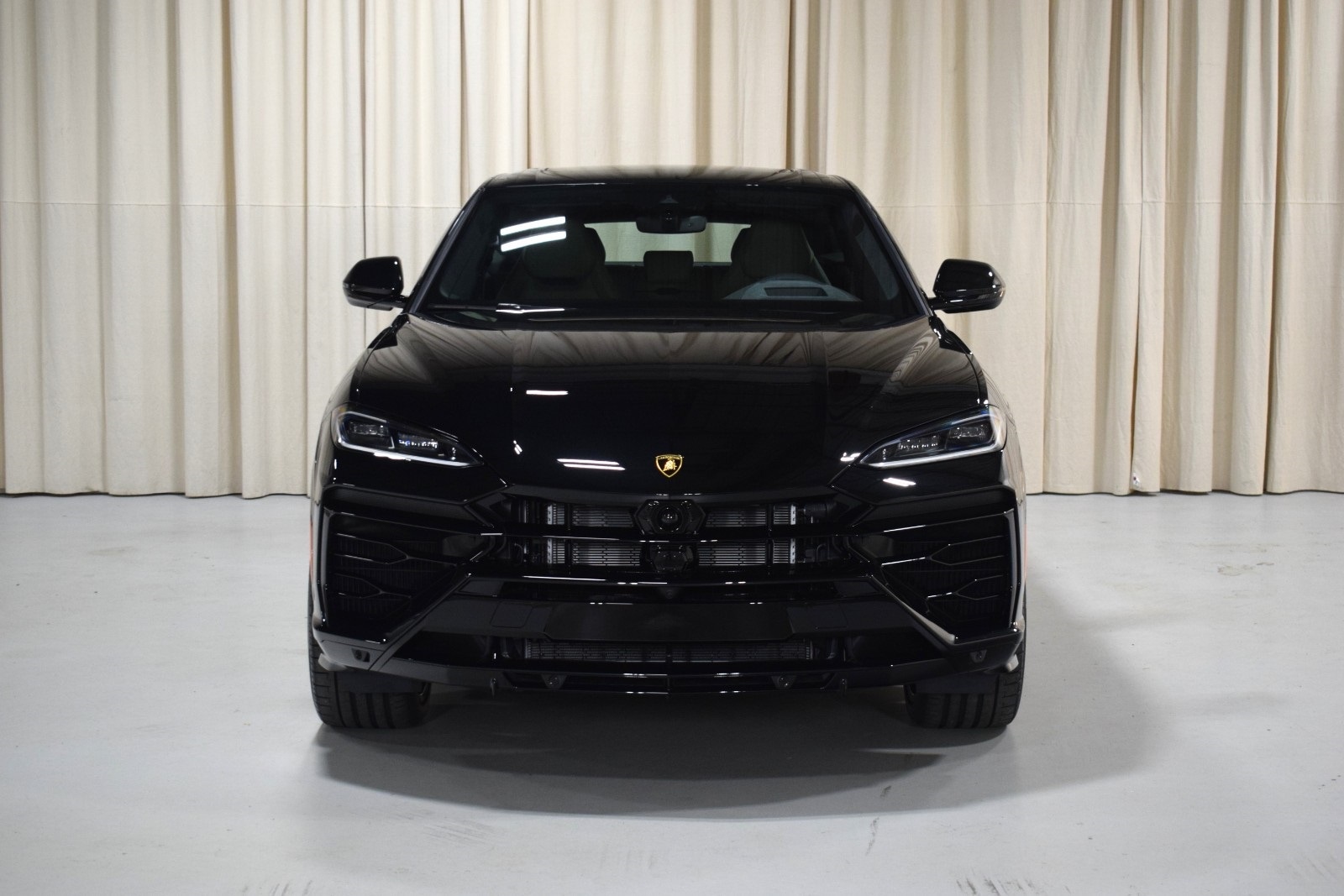 Thumbnail: 2025 Lamborghini Urus - 8