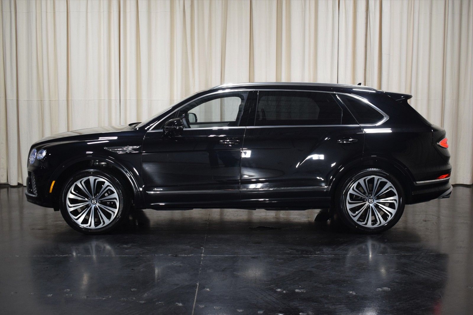 Thumbnail: 2024 Bentley Bentayga - 11