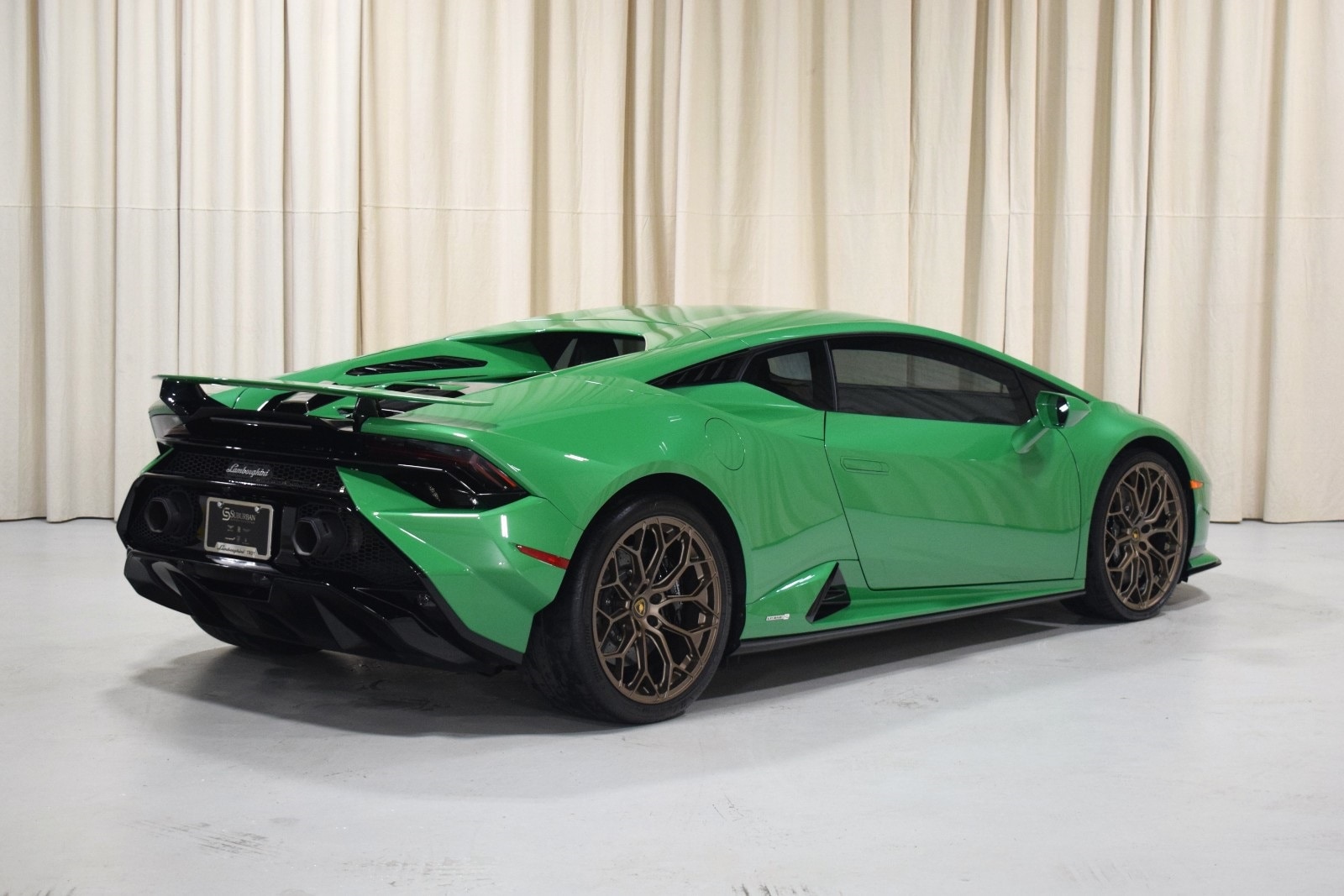 Thumbnail: 2023 Lamborghini Huracan - 10
