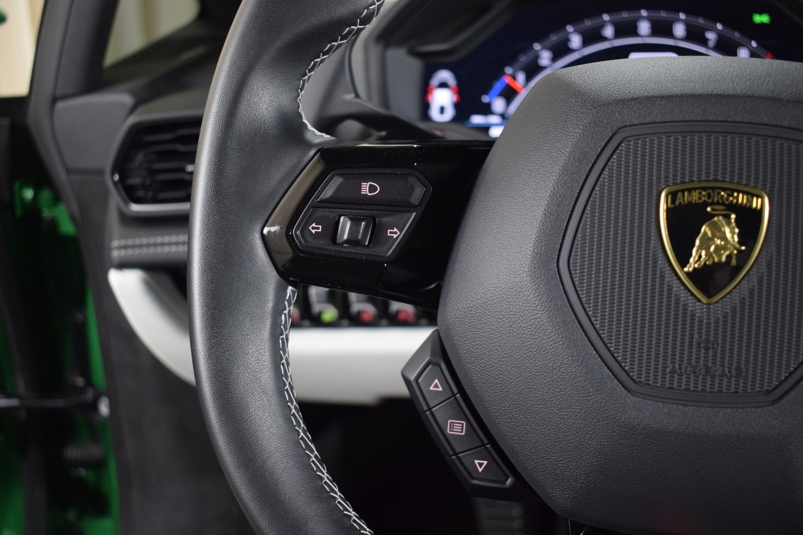 Thumbnail: 2023 Lamborghini Huracan - 23