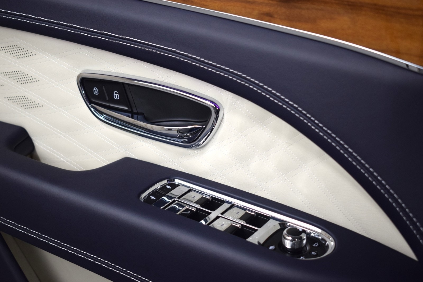 Thumbnail: 2024 Bentley Bentayga - 41