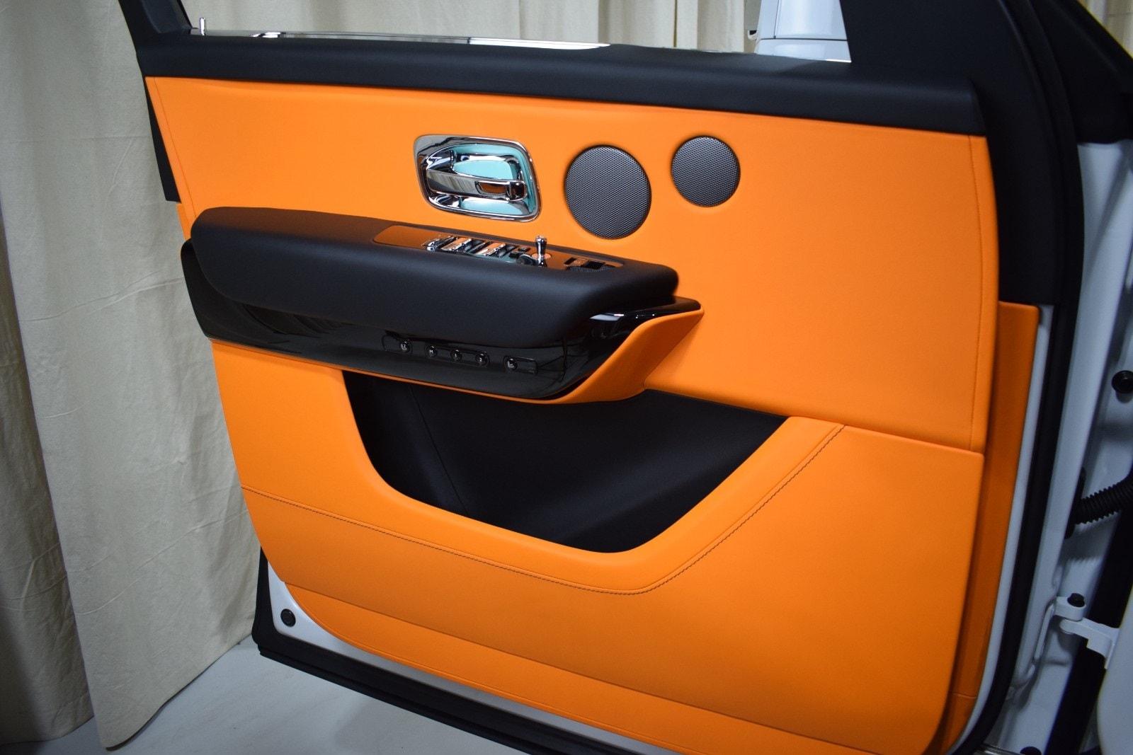 Thumbnail: 2023 Rolls-Royce Cullinan - 37