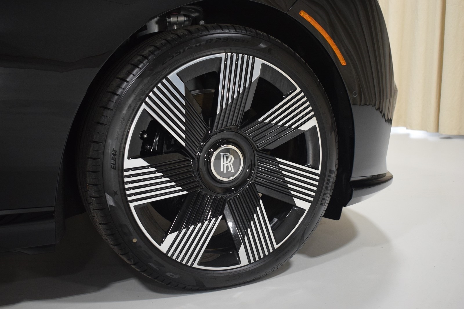 Thumbnail: 2024 Rolls-Royce Spectre - 10