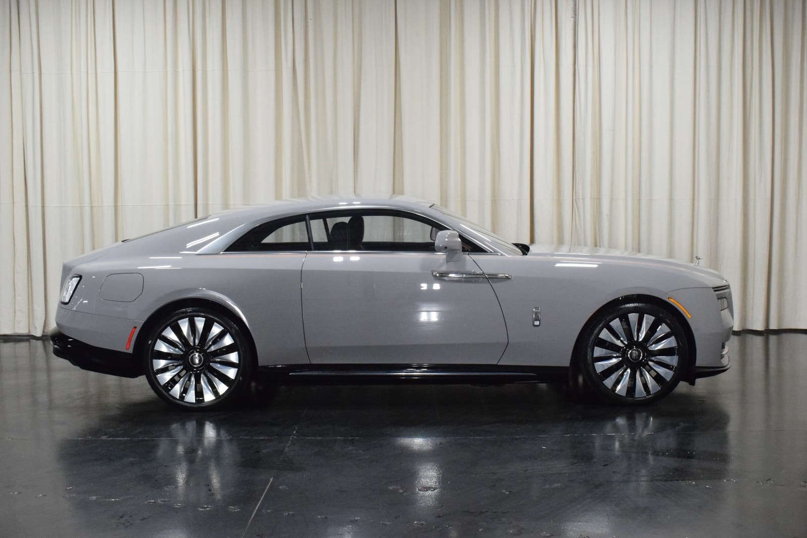 Thumbnail: 2024 Rolls-Royce Spectre - 15