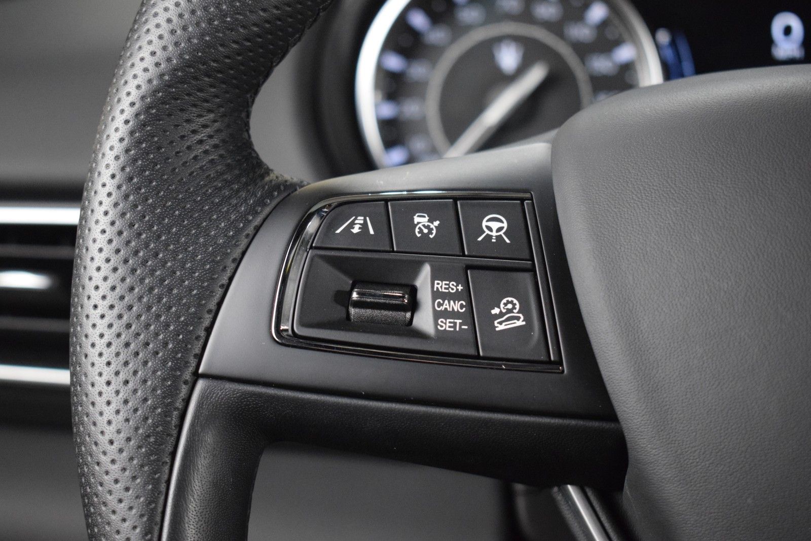 Thumbnail: 2023 Maserati Levante - 27