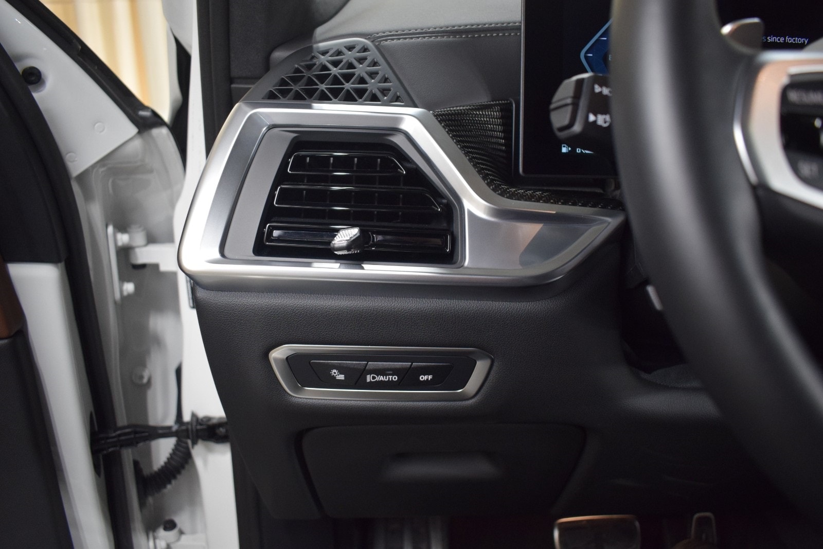 Thumbnail: 2026 BMW X7 - 31