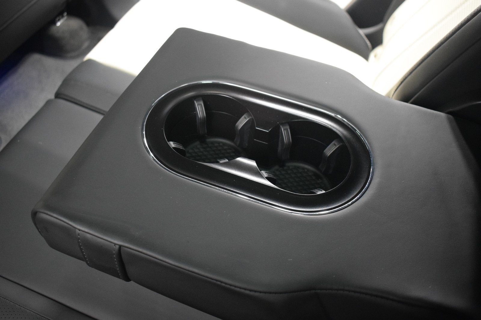 Thumbnail: 2024 Bentley Bentayga - 22