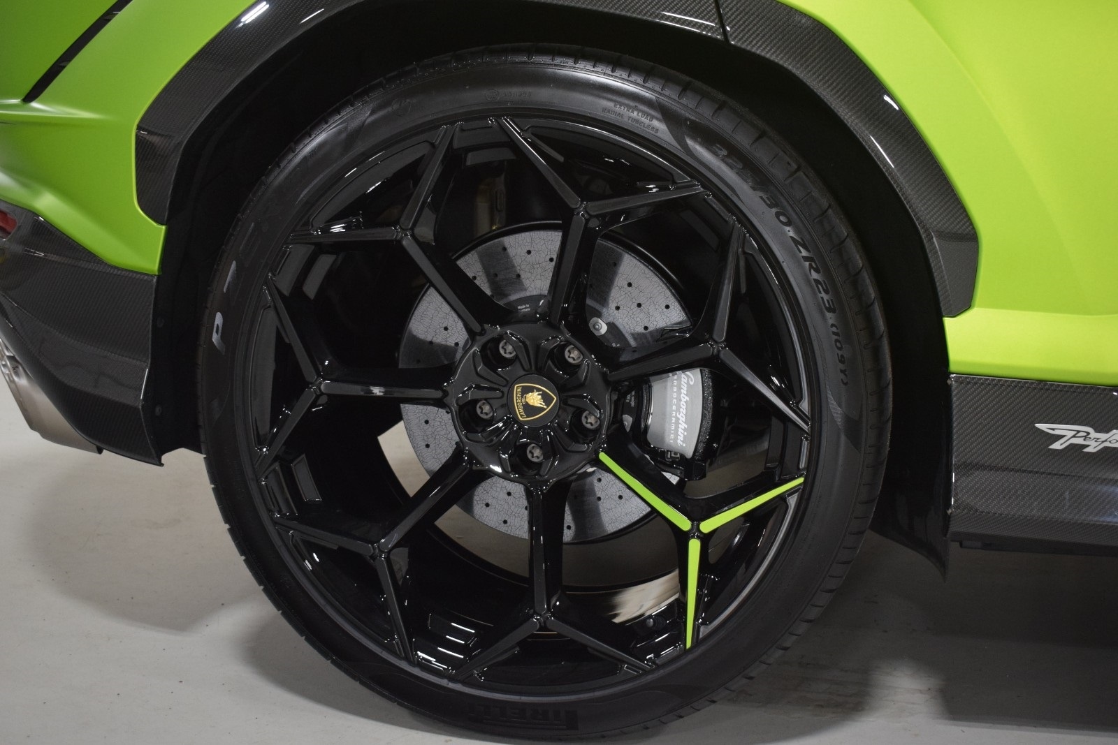 Thumbnail: 2023 Lamborghini Urus - 16