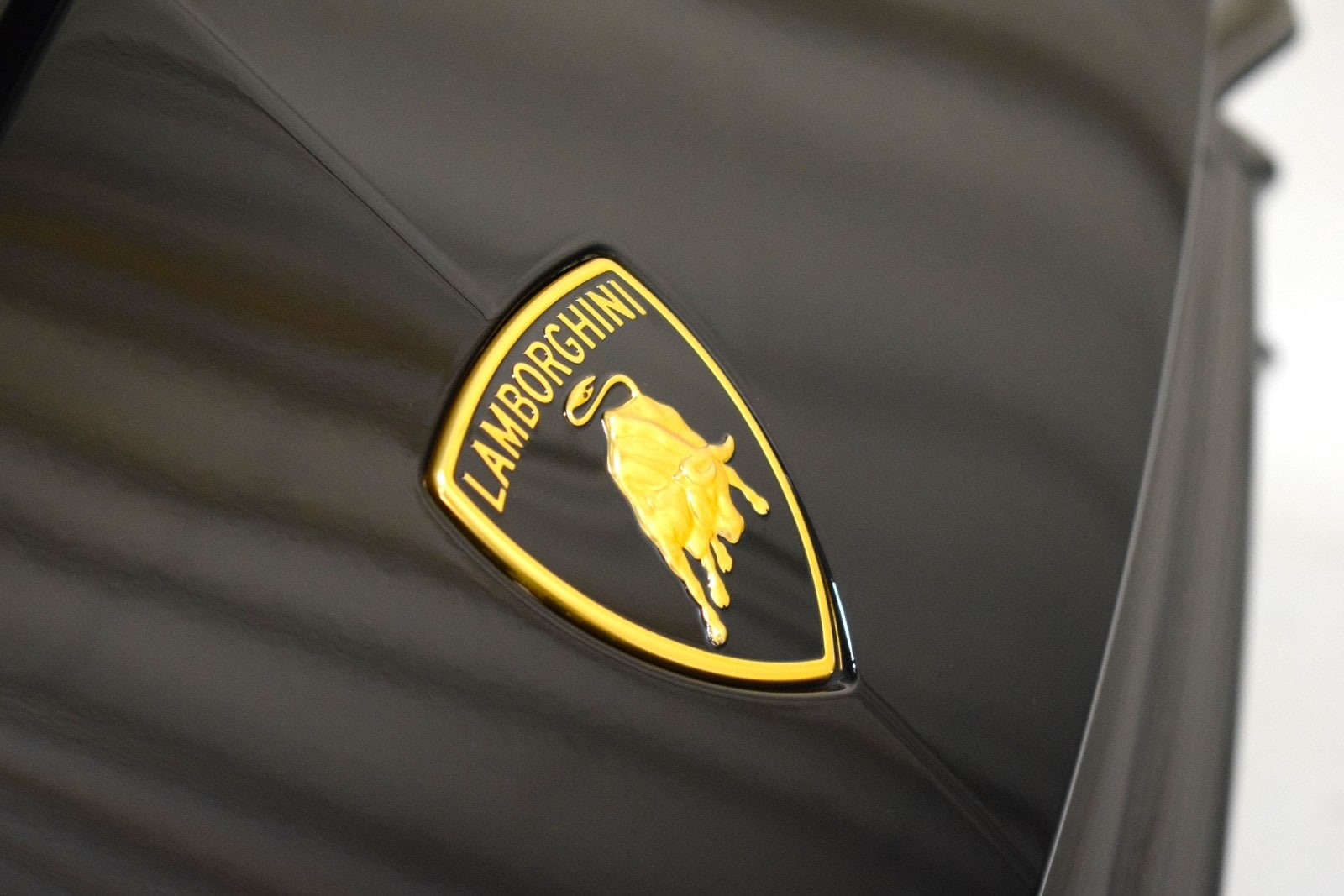Thumbnail: 2023 Lamborghini Urus - 3