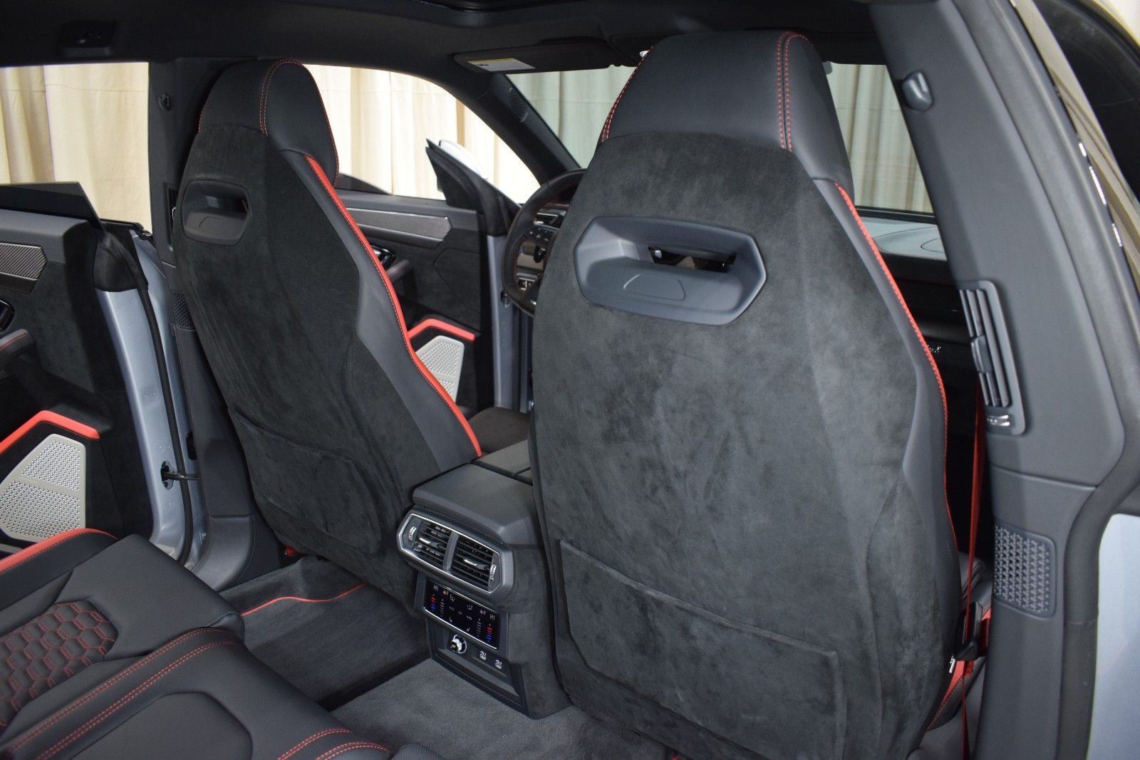 Thumbnail: 2024 Lamborghini Urus - 19