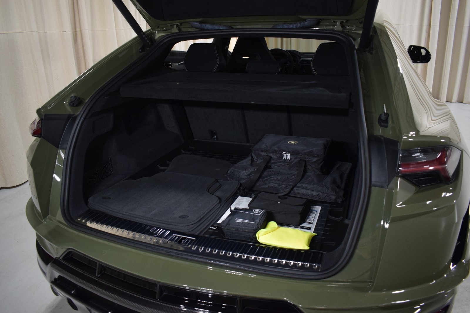 2024 Lamborghini Urus Performante photo 4