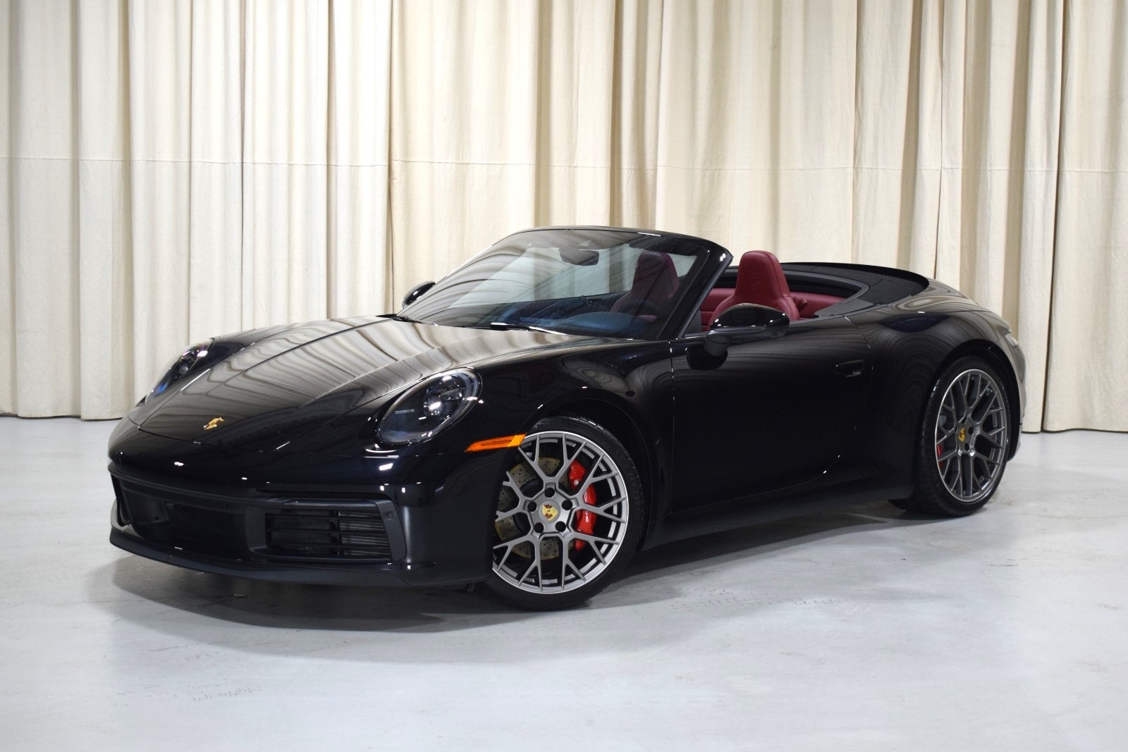 Used 2024 Porsche 911 GTS with VIN WP0CB2A9XRS246118 for sale in Troy, MI