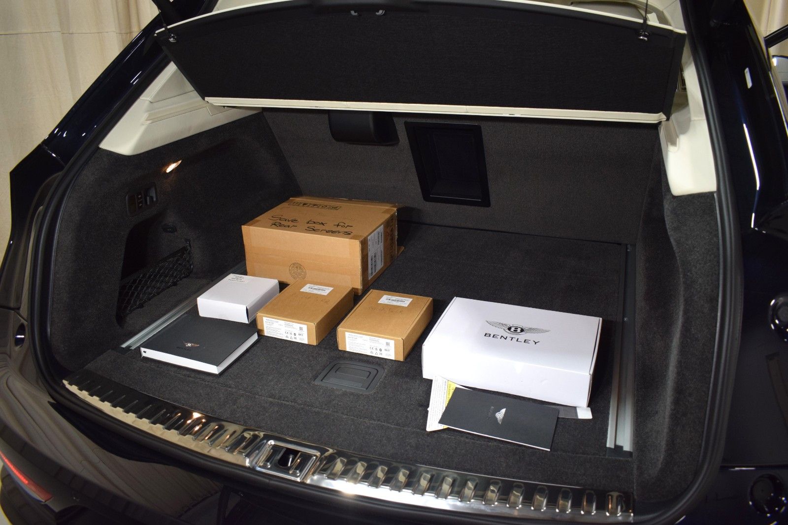 Thumbnail: 2025 Bentley Bentayga - 44