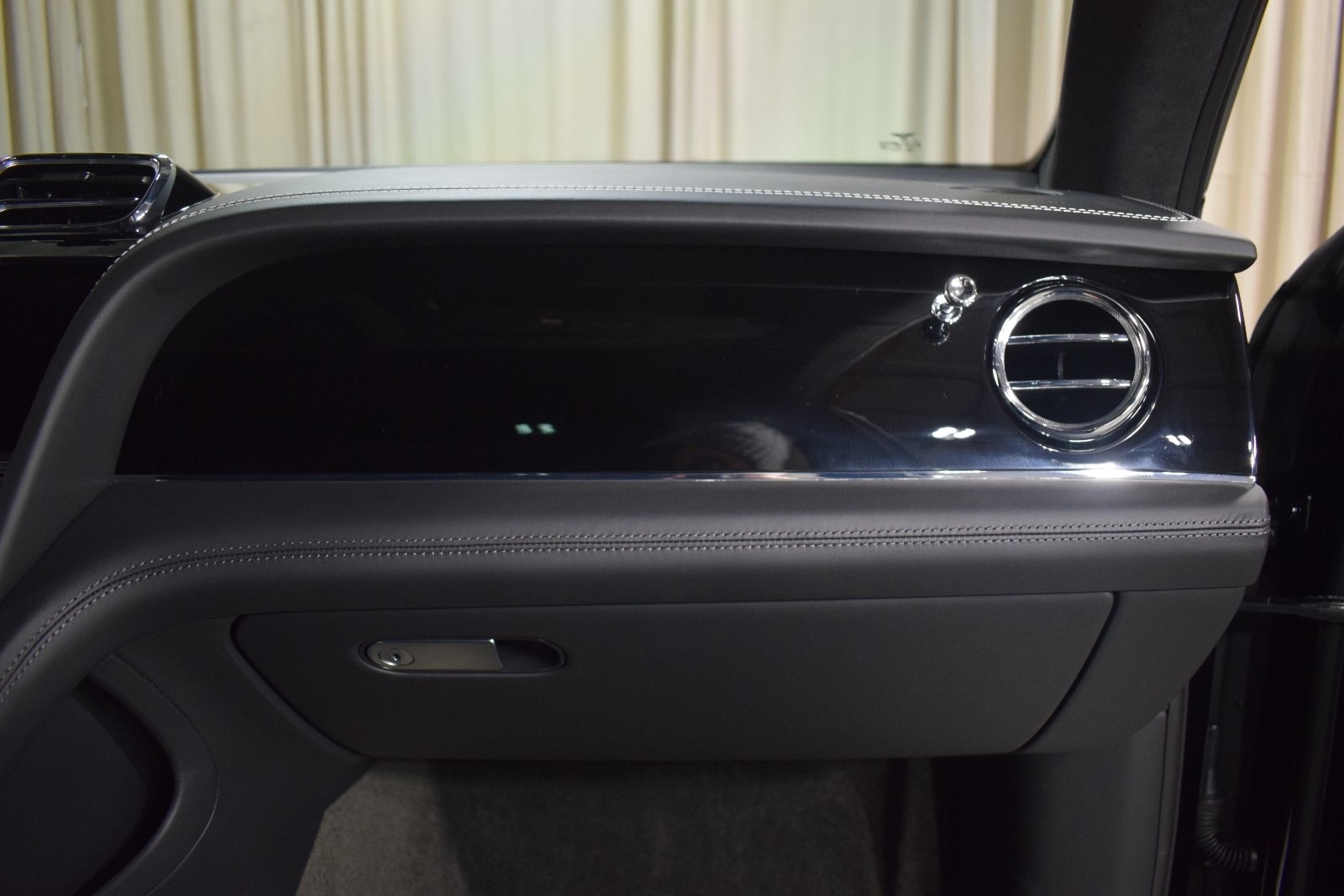 Thumbnail: 2023 Bentley Bentayga - 25