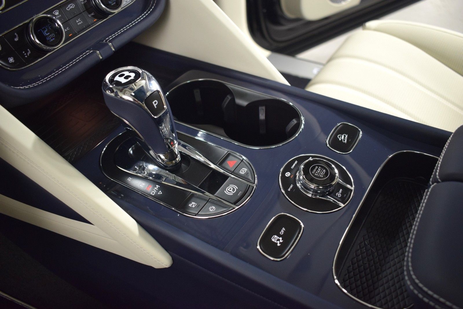 Thumbnail: 2025 Bentley Bentayga - 36