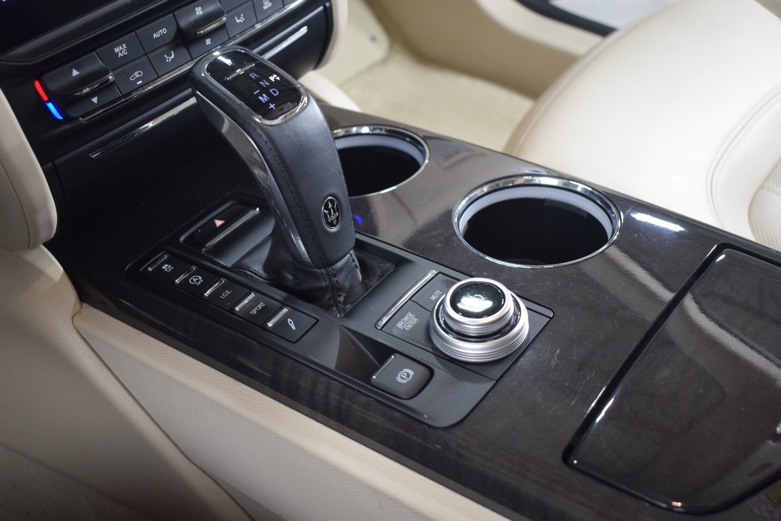 Thumbnail: 2021 Maserati Quattroporte - 34