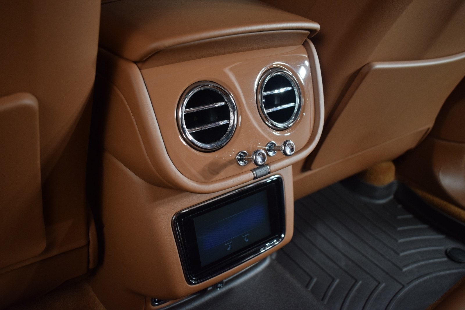 Thumbnail: 2022 Bentley Bentayga - 22