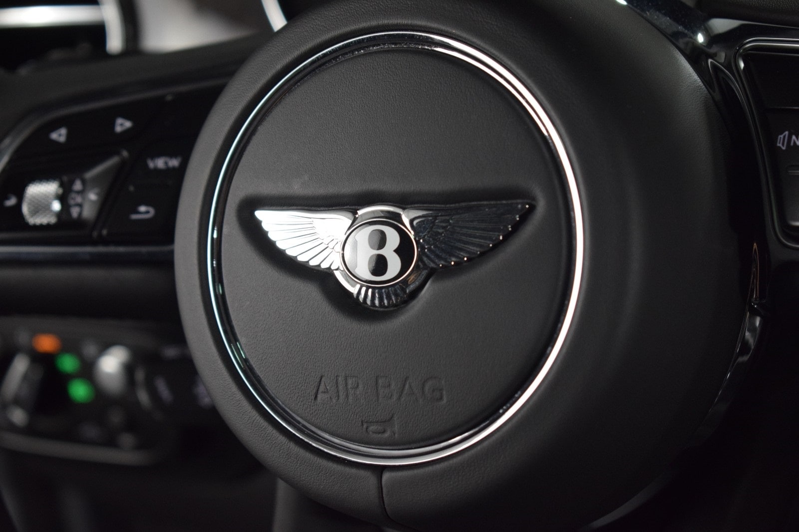 2021 Bentley Bentayga  32