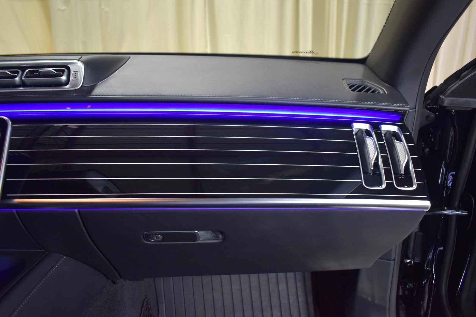 Thumbnail: 2024 Mercedes-Benz S-Class - 30