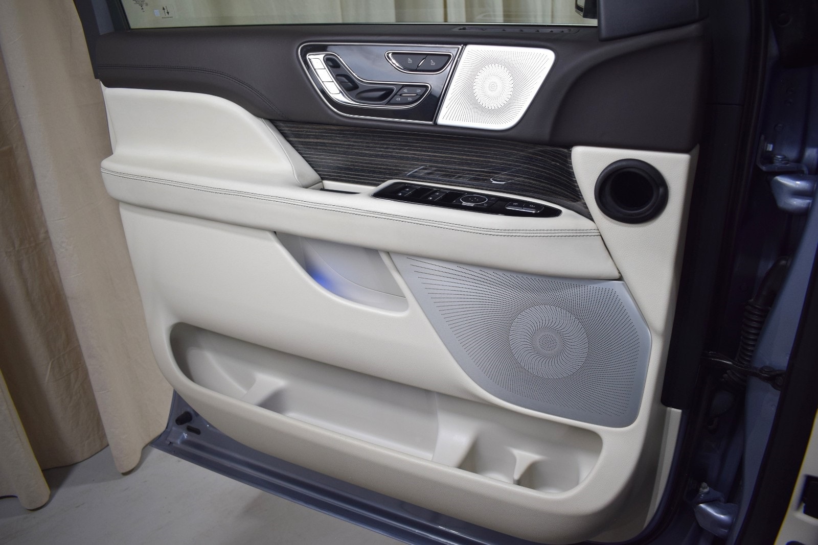 Thumbnail: 2023 Lincoln Navigator - 39