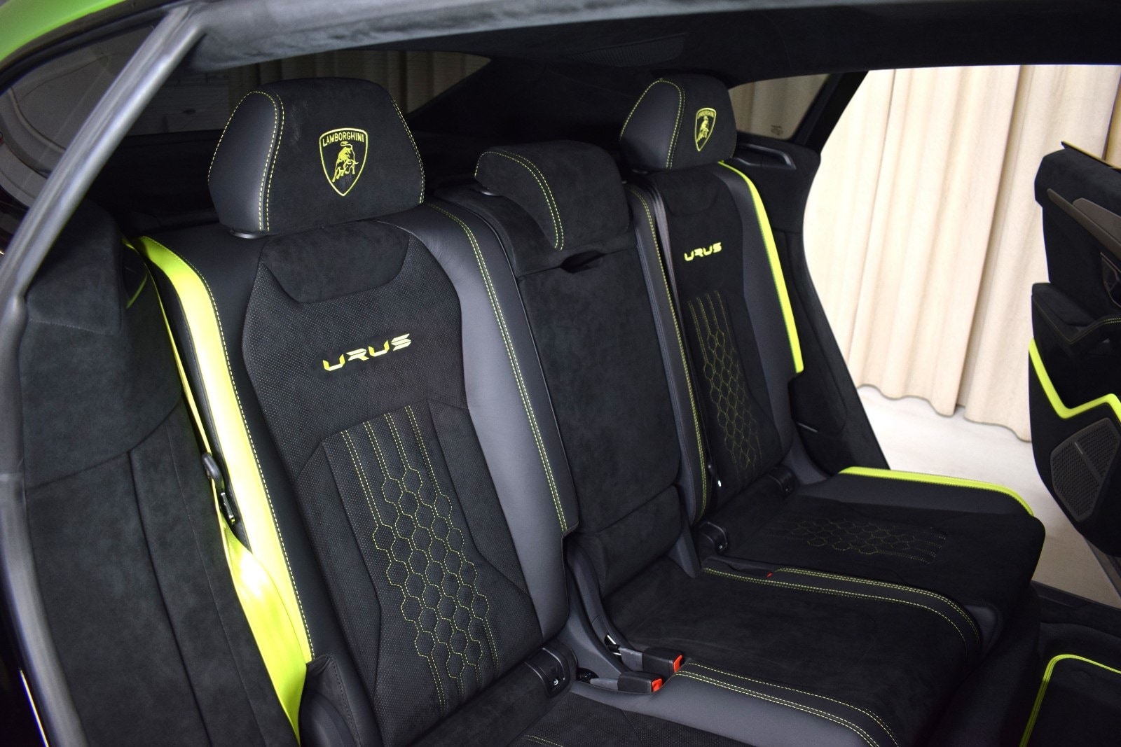 Thumbnail: 2023 Lamborghini Urus - 19