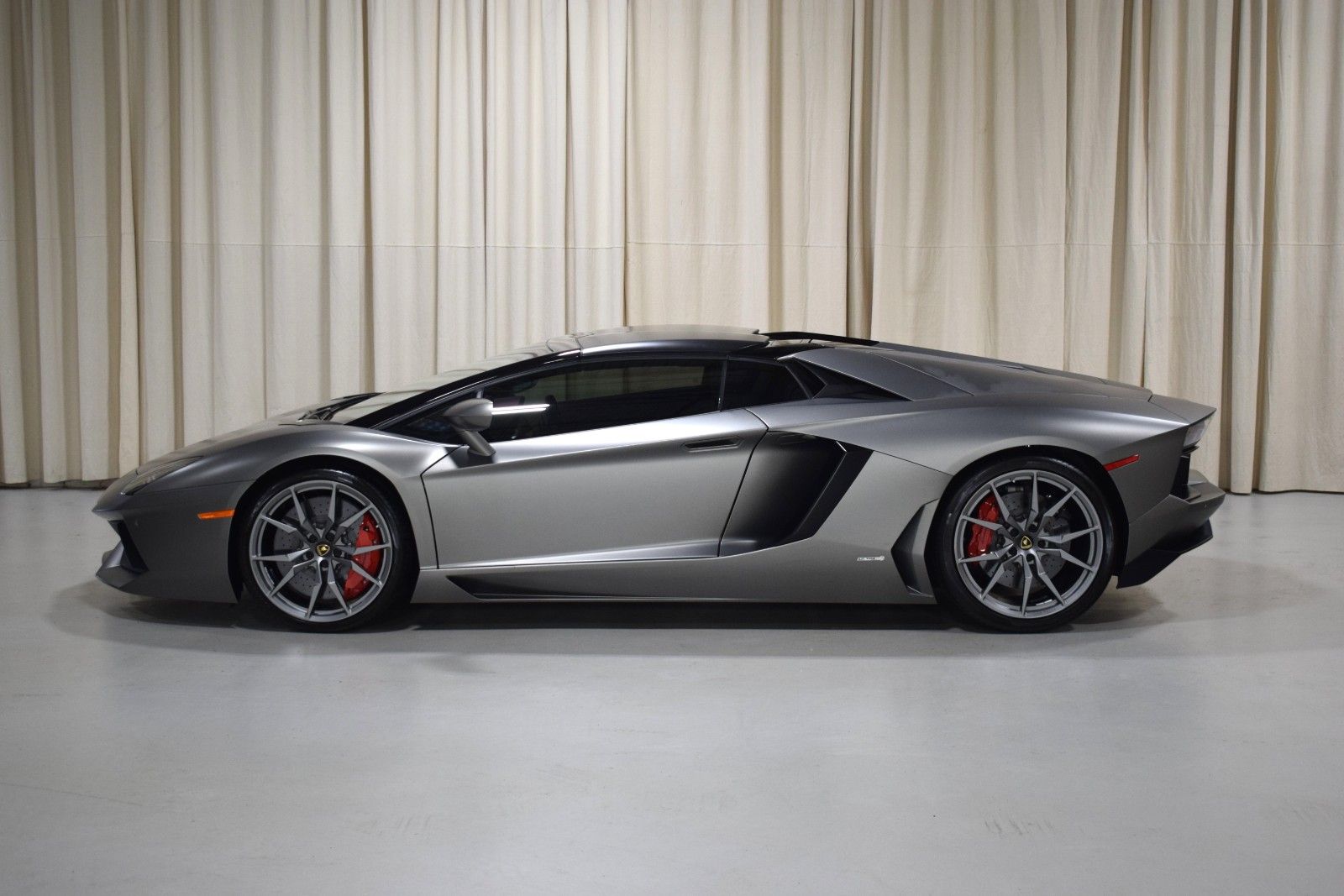 Thumbnail: 2016 Lamborghini Aventador - 5