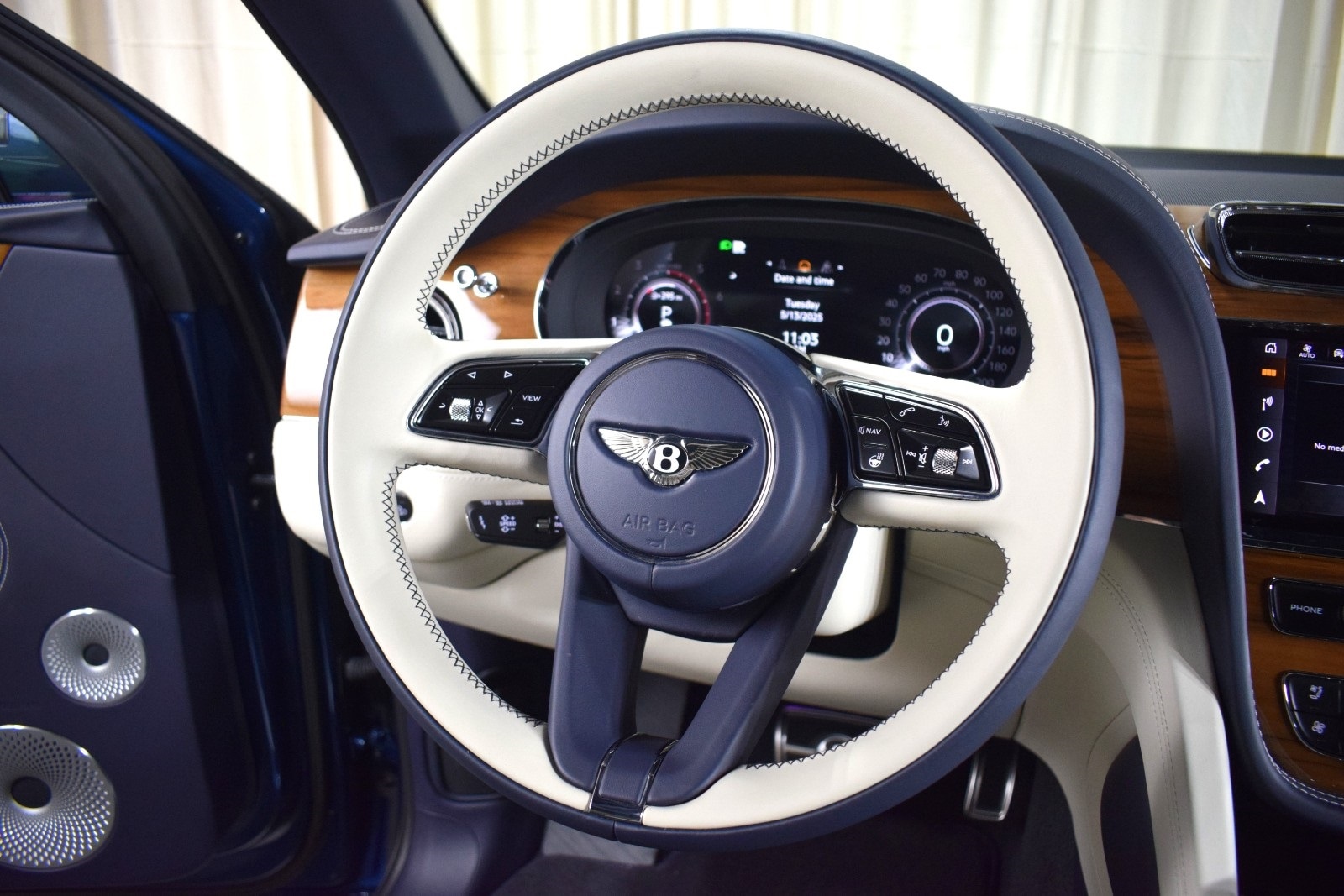 Thumbnail: 2024 Bentley Bentayga - 28
