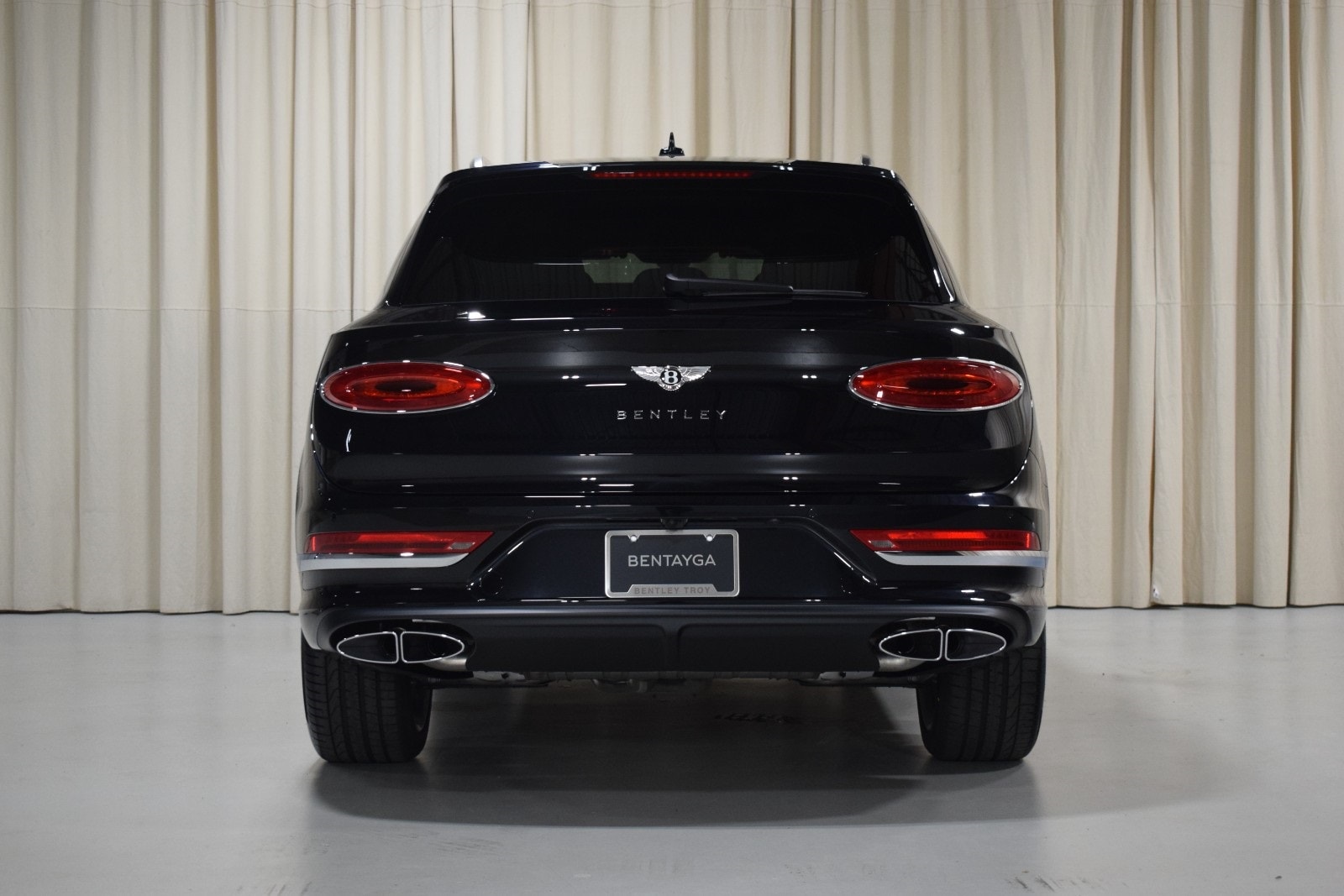 Thumbnail: 2025 Bentley Bentayga - 18