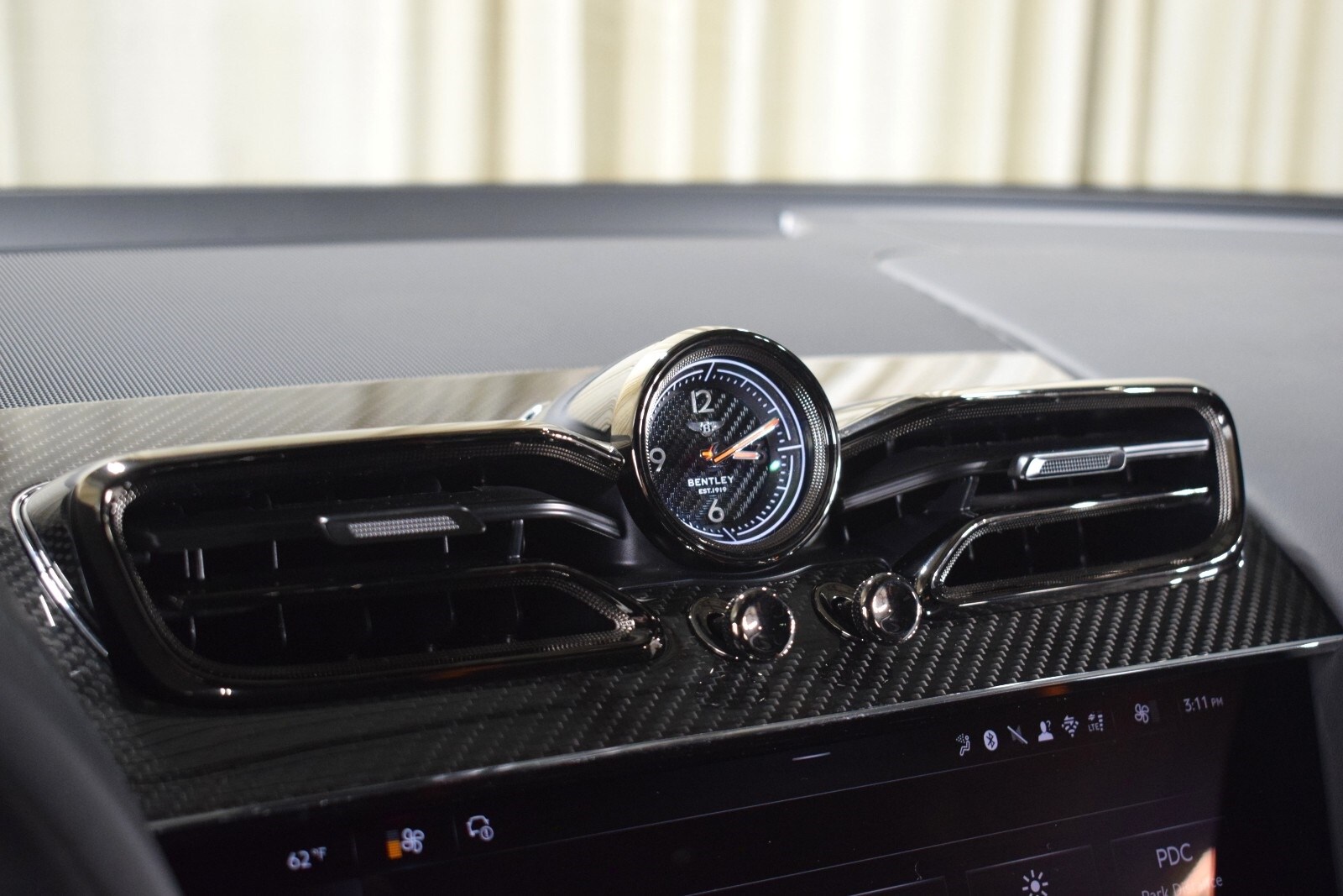 Thumbnail: 2026 Bentley Bentayga - 32