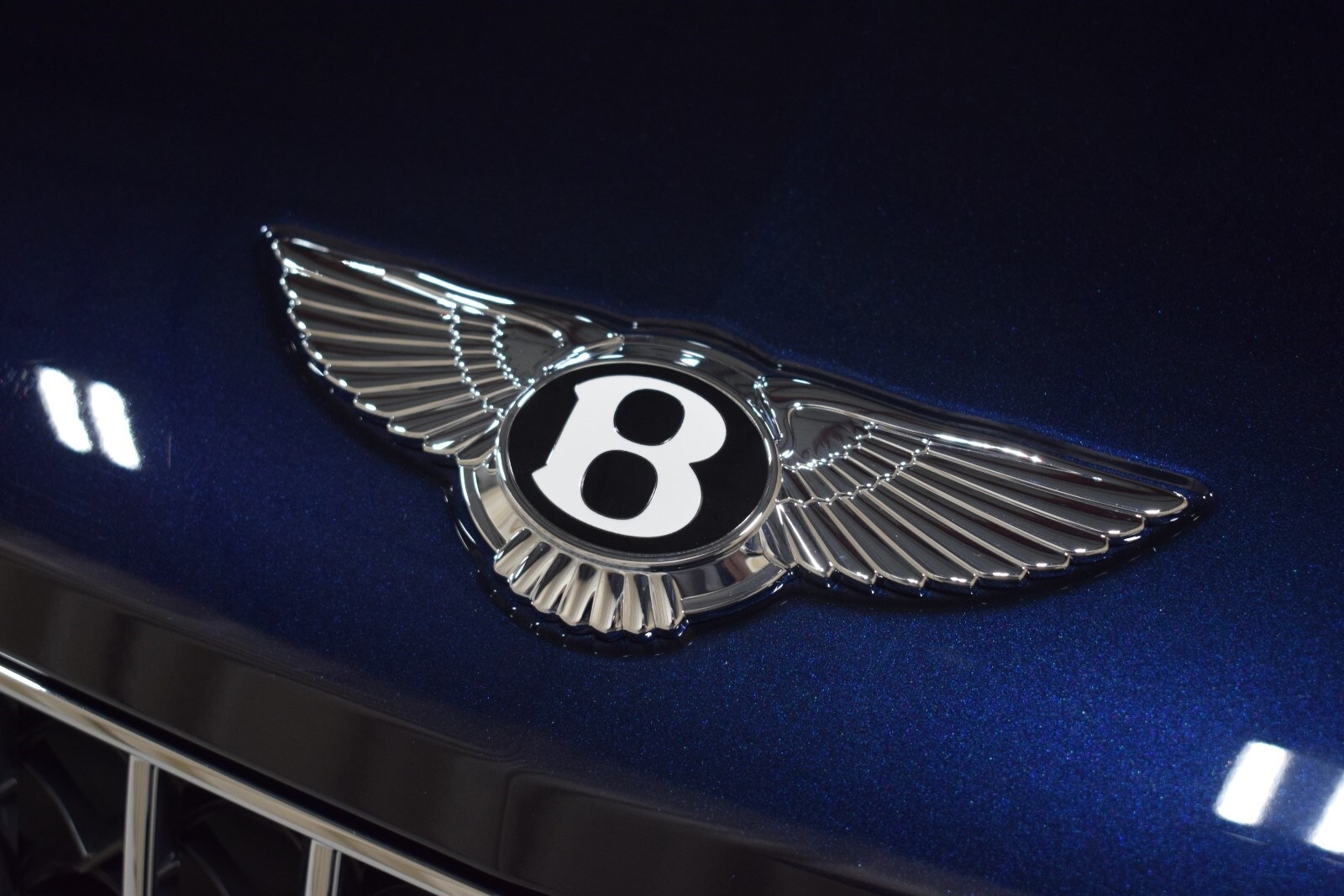 Thumbnail: 2025 Bentley Bentayga - 9