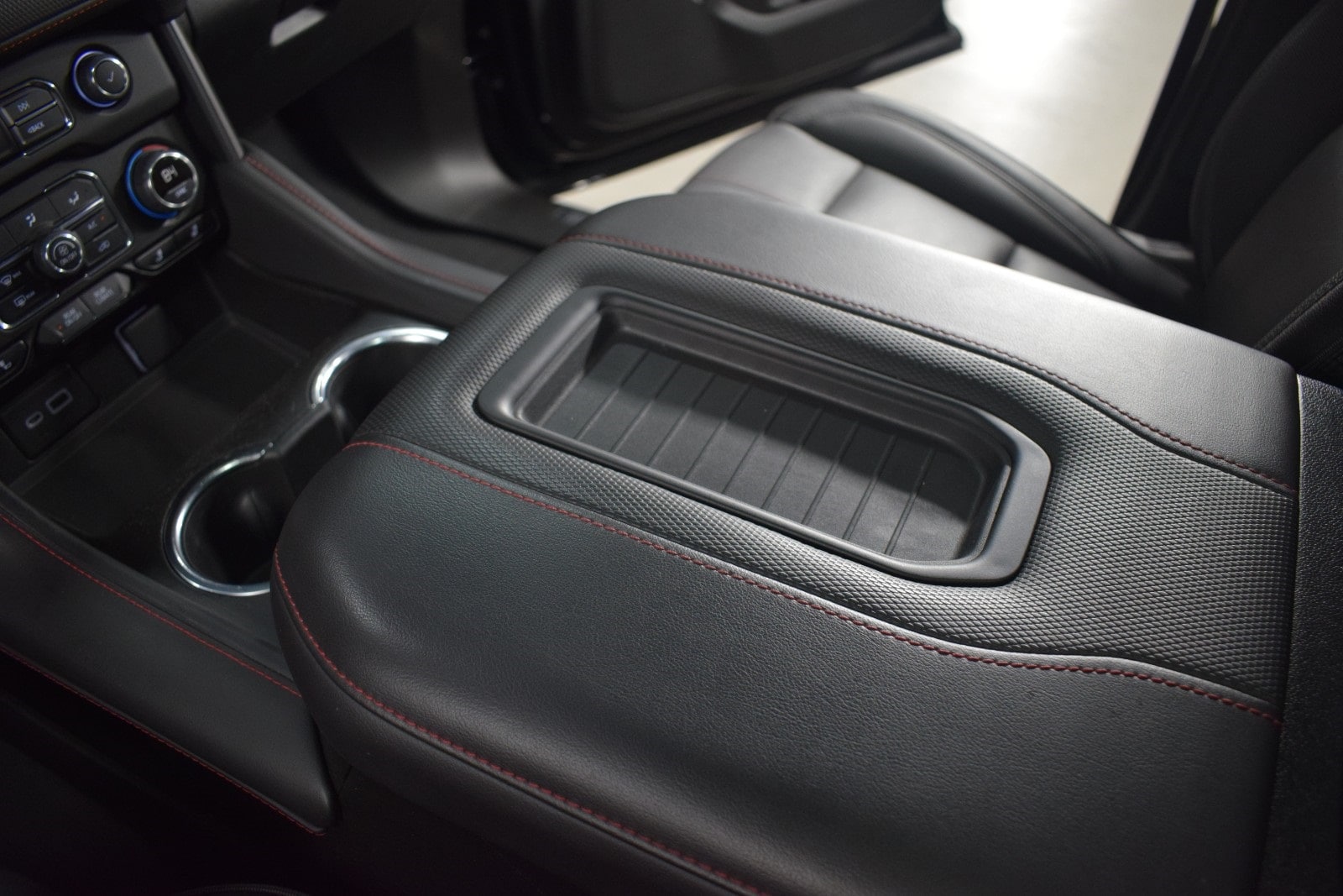 Thumbnail: 2022 Chevrolet Tahoe - 33