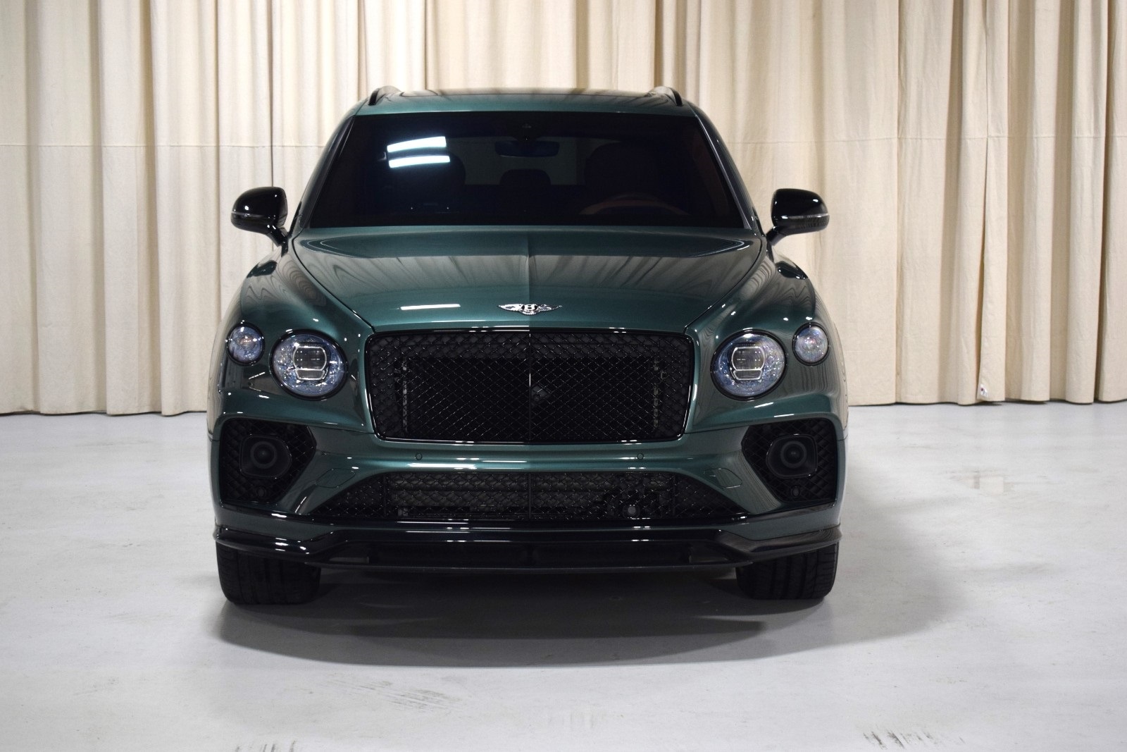 Thumbnail: 2022 Bentley Bentayga - 11