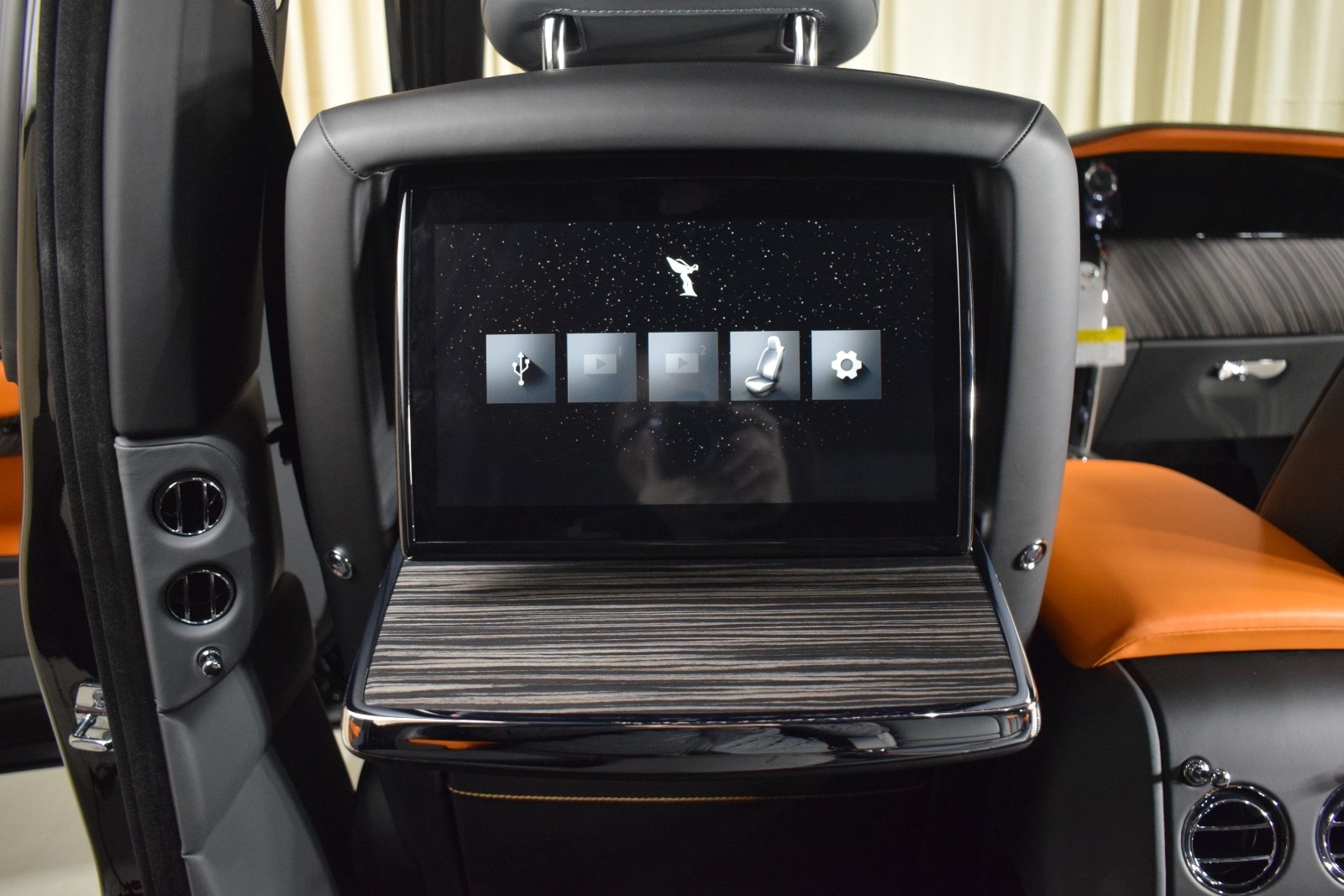 Thumbnail: 2026 Rolls-Royce Cullinan - 24