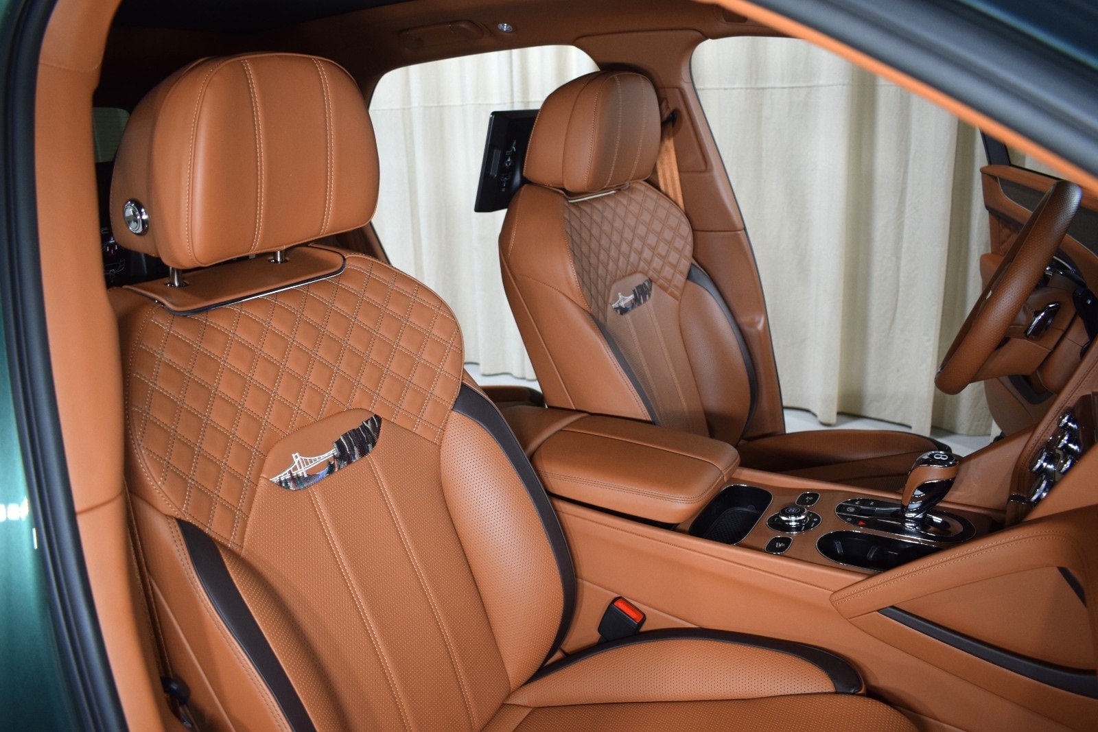 Thumbnail: 2022 Bentley Bentayga - 25