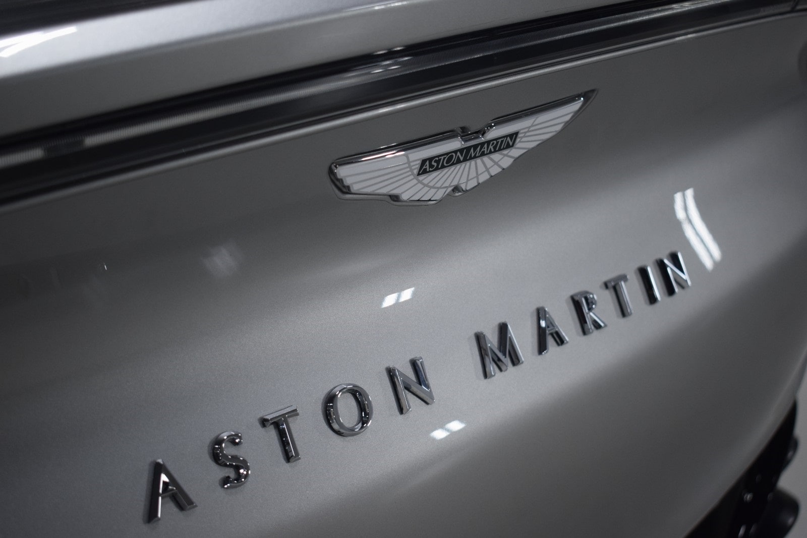 Thumbnail: 2023 Aston Martin DBX - 11
