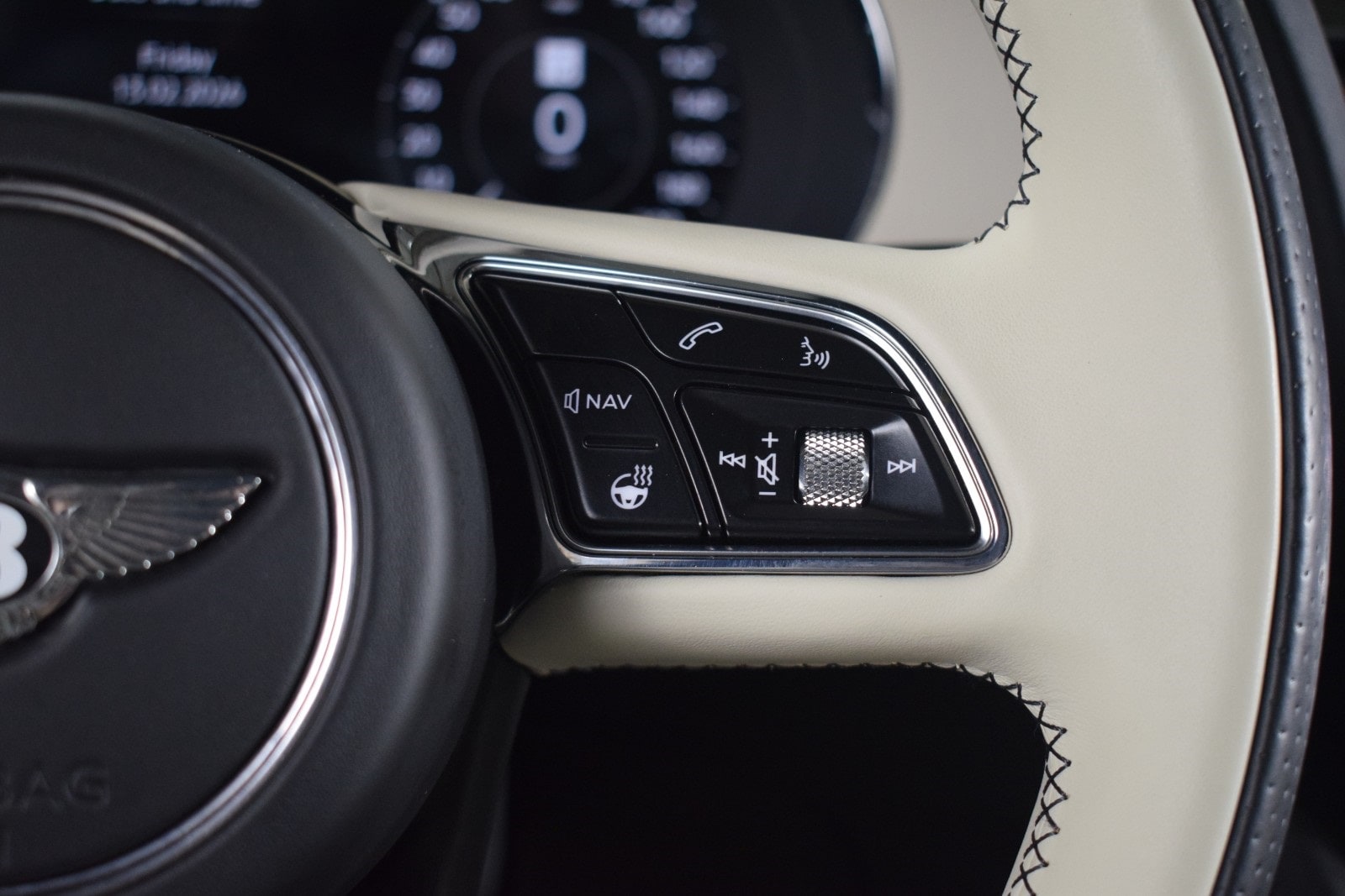 Thumbnail: 2024 Bentley Bentayga - 27