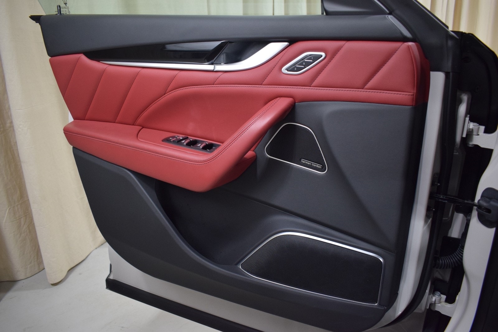 Thumbnail: 2022 Maserati Levante - 38